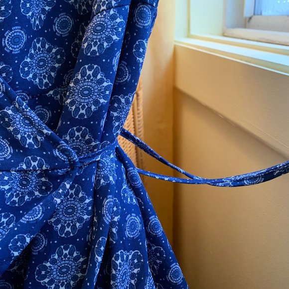 Tristan, Wrap dress. Size Small, Blue printed. Like new. - Picture 4 of 14